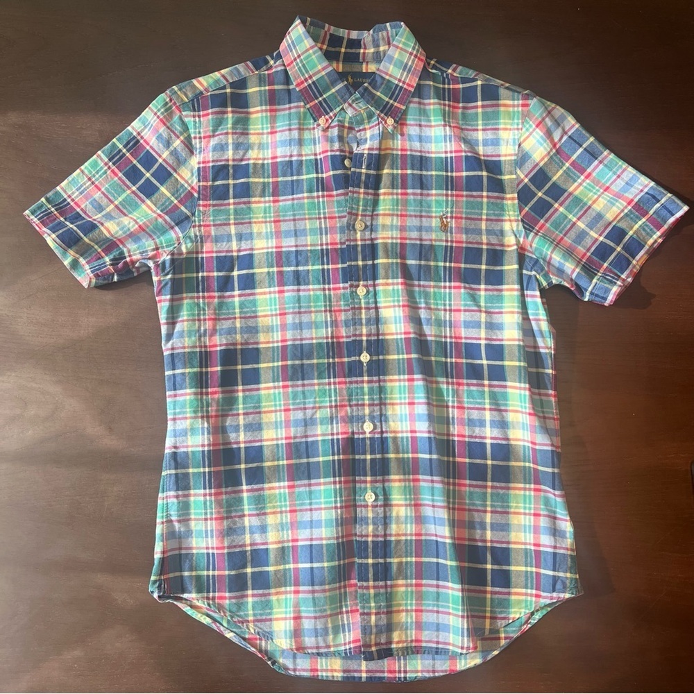 Ralph Lauren men’s slim fit 100% cotton short sleeve button down. Size M.